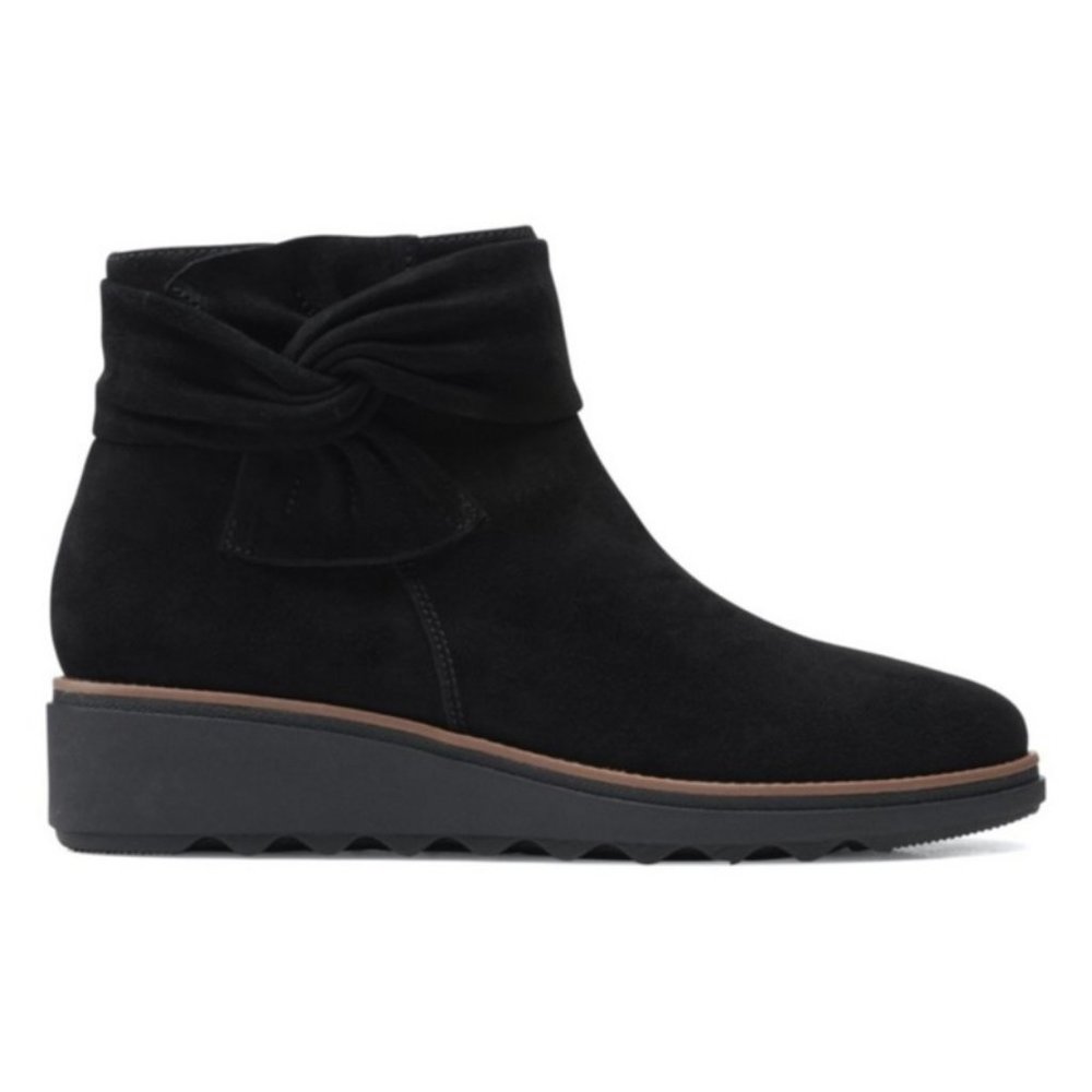 NEW!! Women’s Clarks Sharon Salon Black Suede Ankle Boot Size 6M